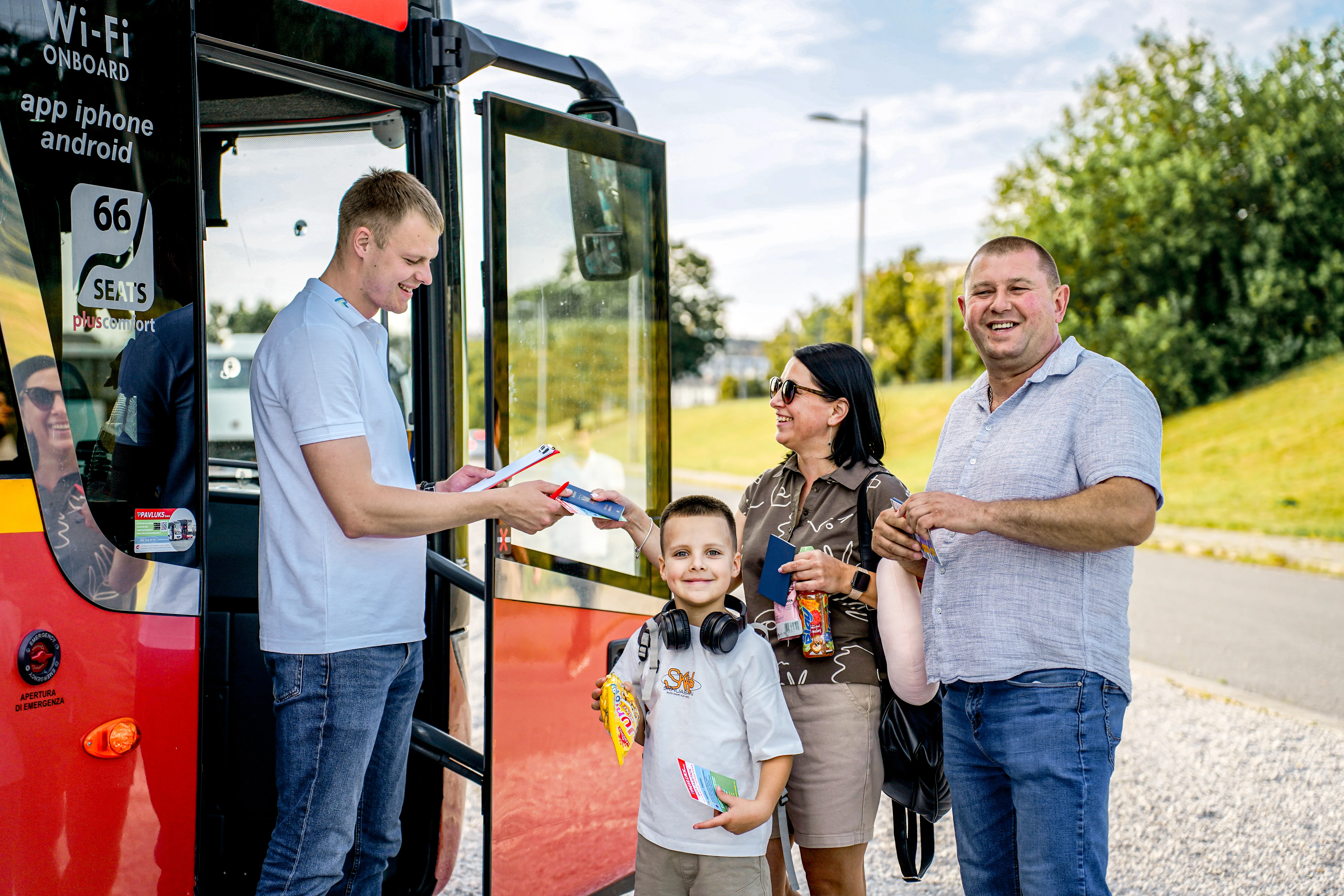 Przewozy pasażerskie autobusem: Jak Pavluks-trans gwarantuje bezpieczeństwo i komfort