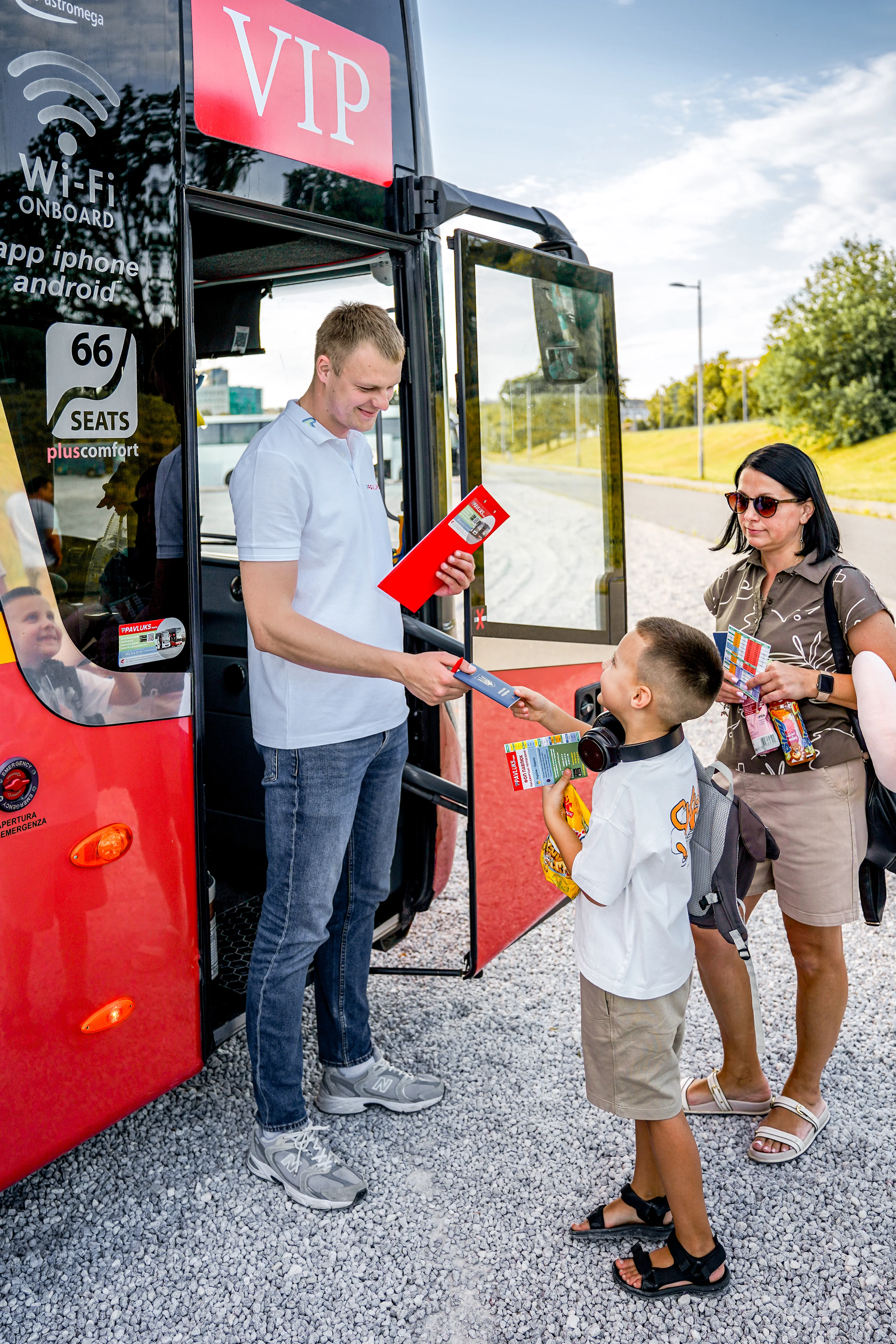 Bilet autobusowy online czy papierowy: który wybrać na podróż